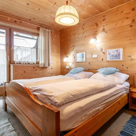 Huberhof 2 *